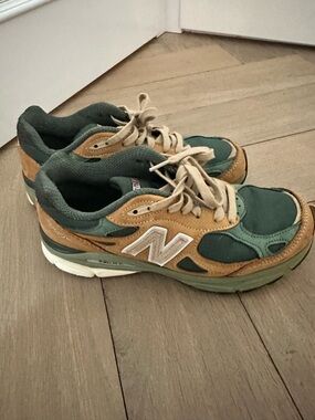 New Balance Olive Green & Tan Textured Sneaker Interior